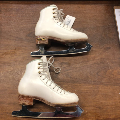 2 SP Teri Figure Skates w/ Pattern 99 Blades