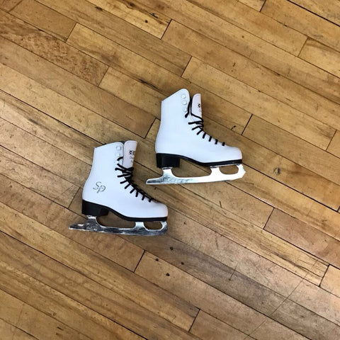 6 CCM Champion Deluxe Figure Skates