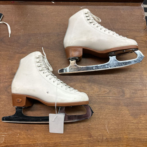 4 - Riedell 121 Figure Skates