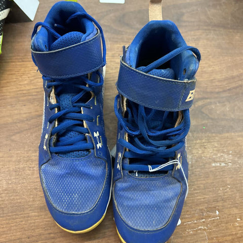5Y Under Armour Baseball Cleats