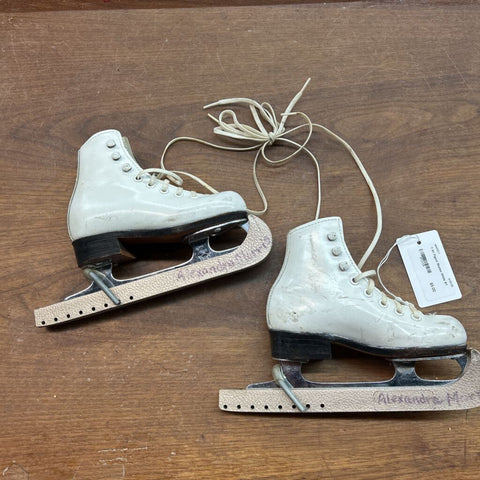 9Y Figure Skates