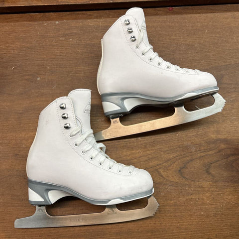3 YT Jackson Figure Skates