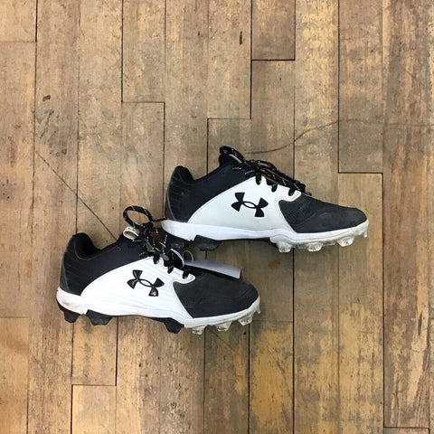 5Y Under Armour Leadoff Baseball Cleats